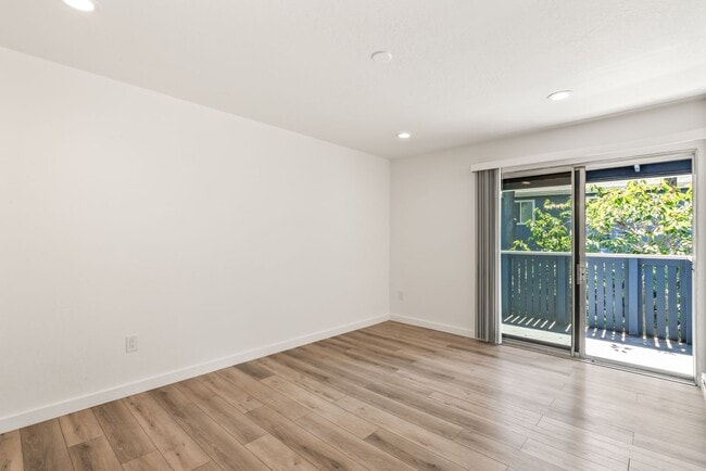 Building Photo - 421 Piccadilly Pl