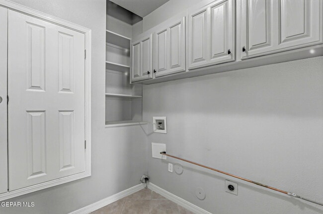 Building Photo - 4717 Excalibur Dr