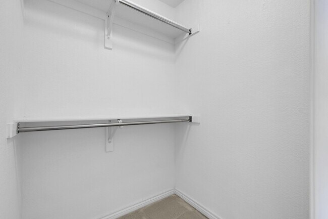 Building Photo - $2,640.95- 3 Bed, 3 Bath Townhome in Aurora with Central AC, In Unit Laundry and Patio Space!
