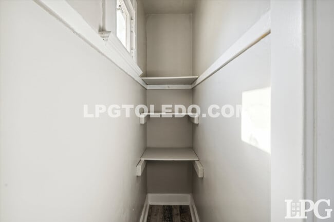 Building Photo - 4117 Thornton Ave