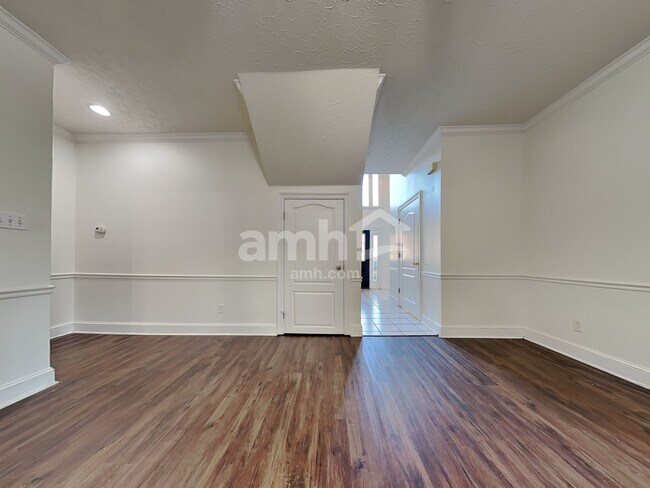 Building Photo - 6207 Chester Cv