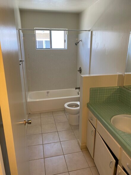 Building Photo - 872 Gallatin Dr