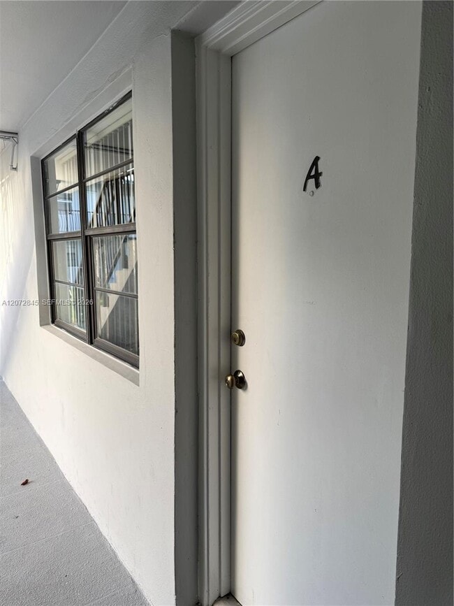 Building Photo - 4450 SW 67th Ave
