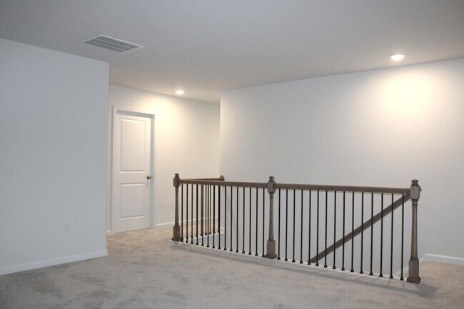 Building Photo - 731 Pt Pl Dr