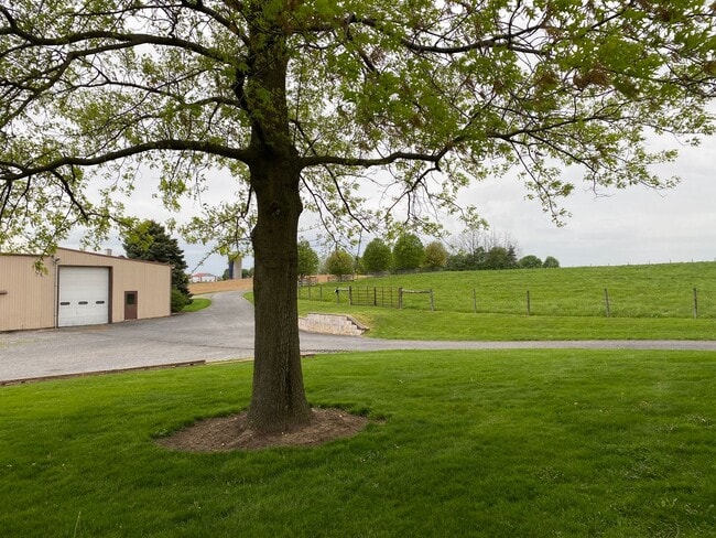 Building Photo - Coming soon! 4 Bedroom Farmhouse for Rent ...