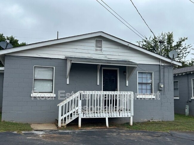 Primary Photo - 909 Cleveland St