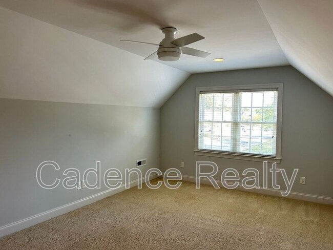 Building Photo - 814 Lambrook Dr