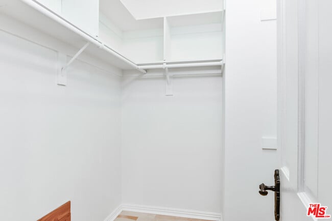 Building Photo - 11755 Montana Ave