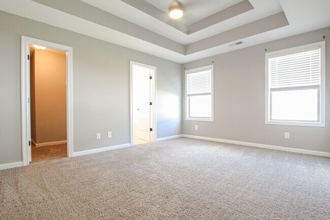 Building Photo - Pet Friendly Three Bedroom!