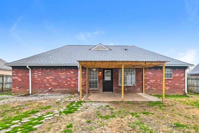 Building Photo - 180 Garden View Dr