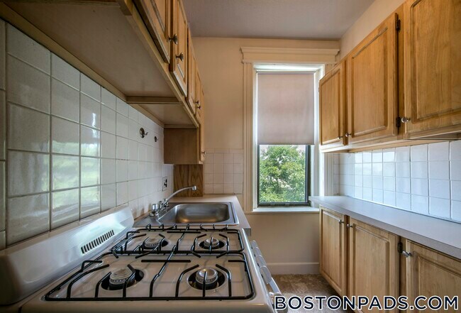 Primary Photo - 1148 Commonwealth Ave