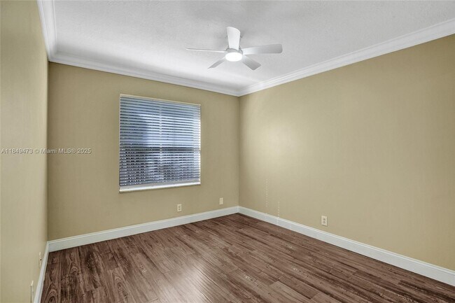 Building Photo - 1100 Chinaberry Dr