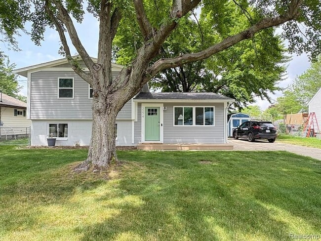 Primary Photo - 2274 Leif Ave