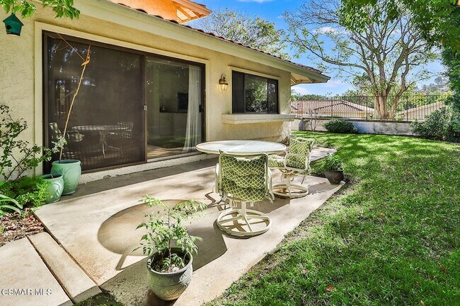 Building Photo - 4082 Avenida Verano