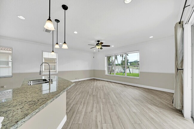 Building Photo - 5878 Bay Hill Cir
