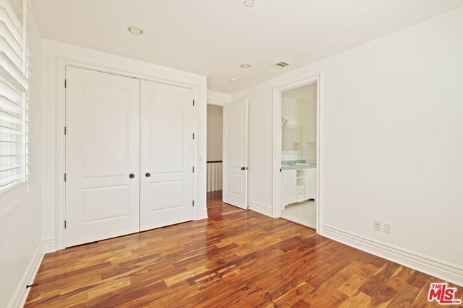 Building Photo - 765 N Almar Ave