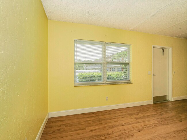Building Photo - 923 22nd Pl