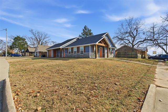 Building Photo - 1004 S Armstrong Ave