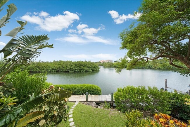 Building Photo - 6100 Paradise Point Dr