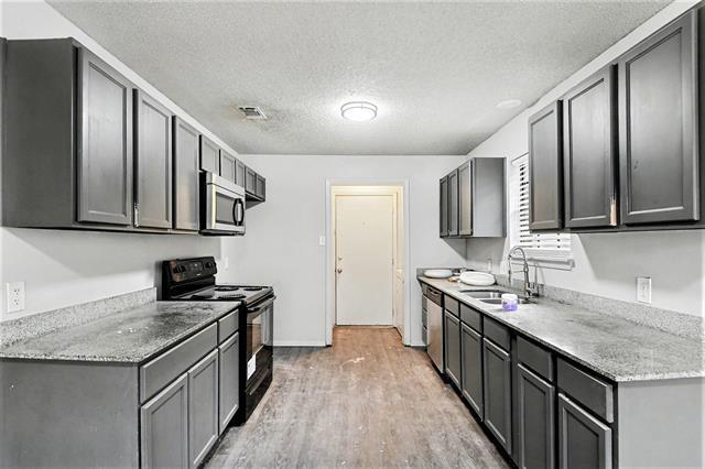 Building Photo - 2705 Warren Ln