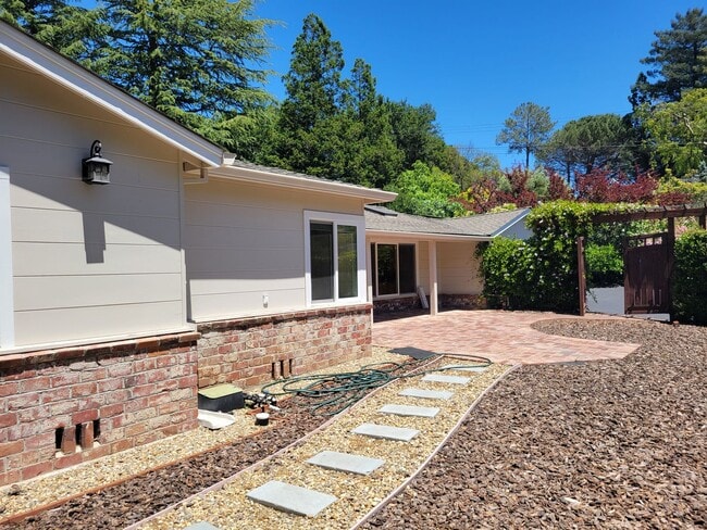 Building Photo - Single level 3 bedroom home in Glorietta N...