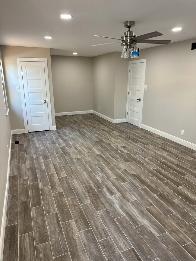 Building Photo - 223 Foxwood Ln