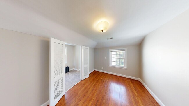Building Photo - Cool Updated Historic 4/3.5 Farmhouse in Bethesda on Private, 1.5 Acre Lot