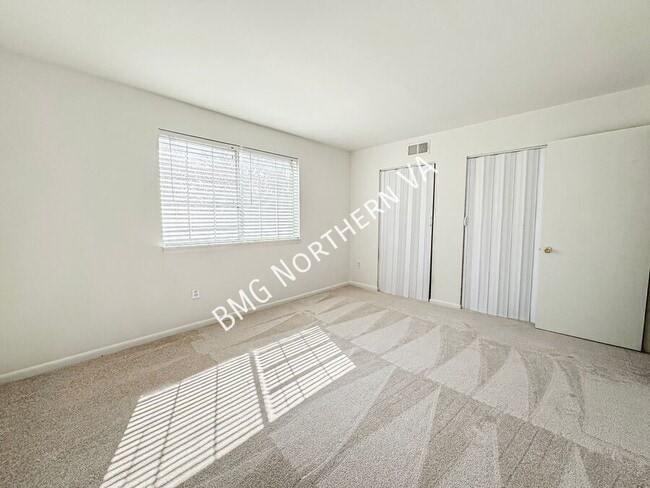 Building Photo - 1523 Colonial Dr