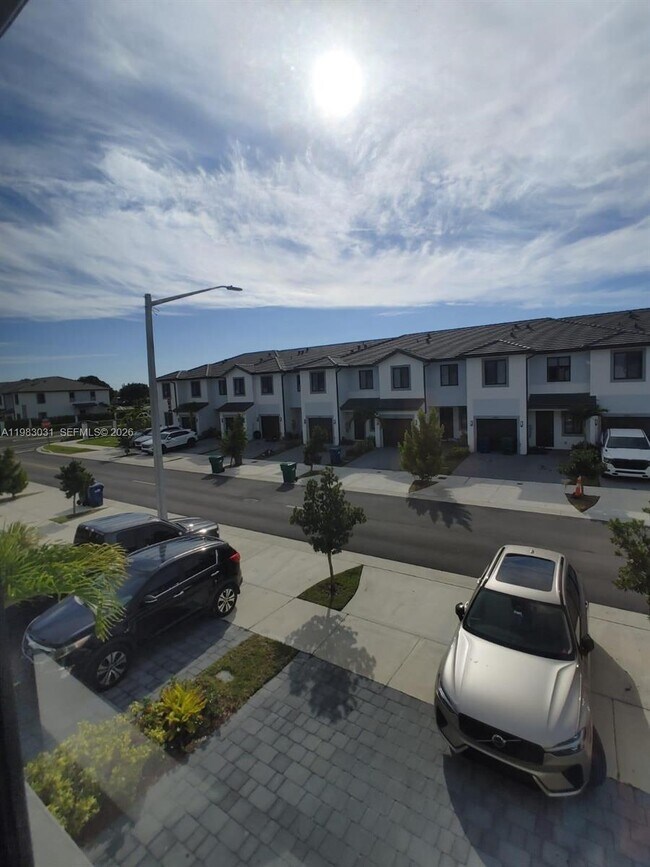 Building Photo - 1280 N Flagler Ave