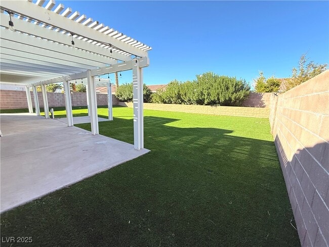 Building Photo - 5908 Red Saturn Dr