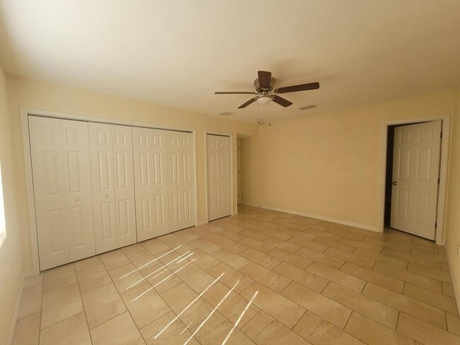 Building Photo - 7855 Pinehurst Dr