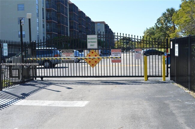 Building Photo - 16851 NE 23rd Ave