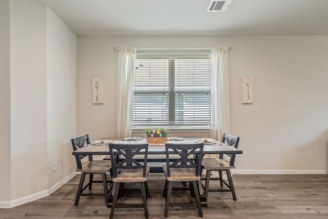 Building Photo - 2221 Raider Dr