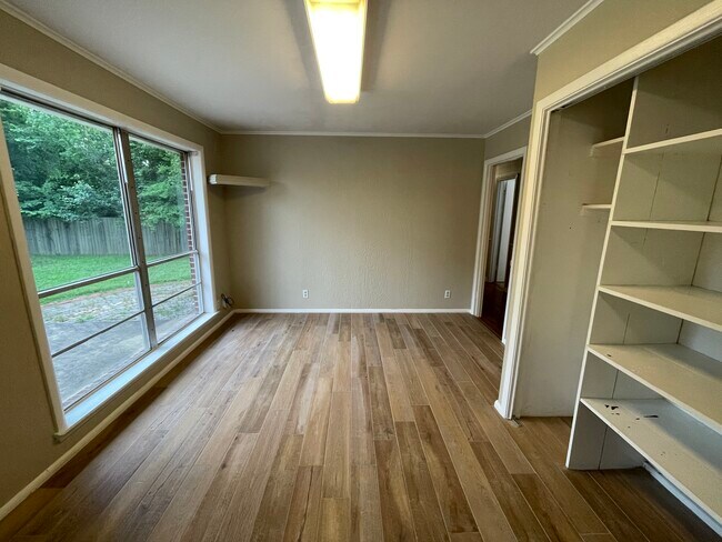 Dining Area - 1208 Tulane Ave