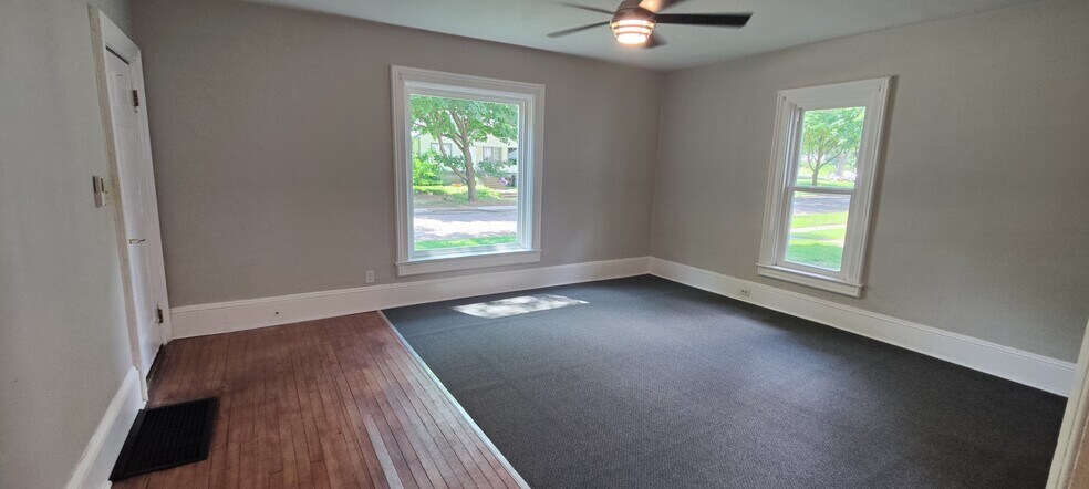 Extra Large Family Room - 1011 2nd Ave