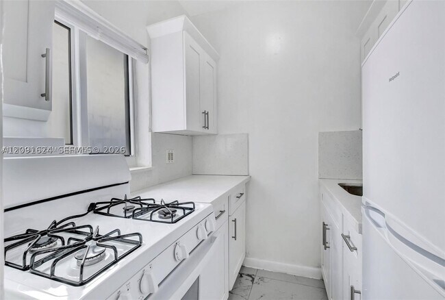 Building Photo - 215 30th St