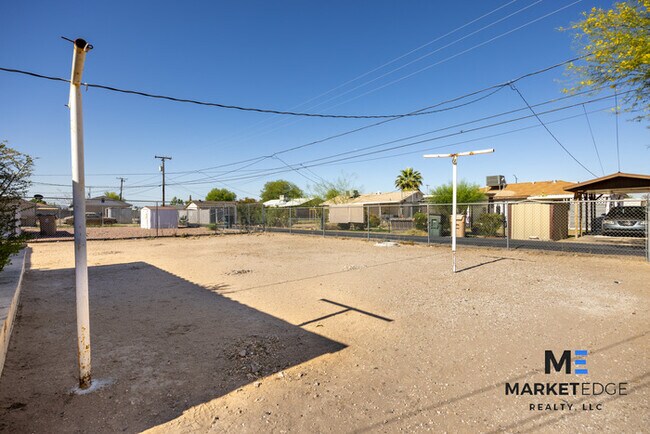 Building Photo - 2Bed/1Bath Home at Peoria/111th Ave! JOIN ...