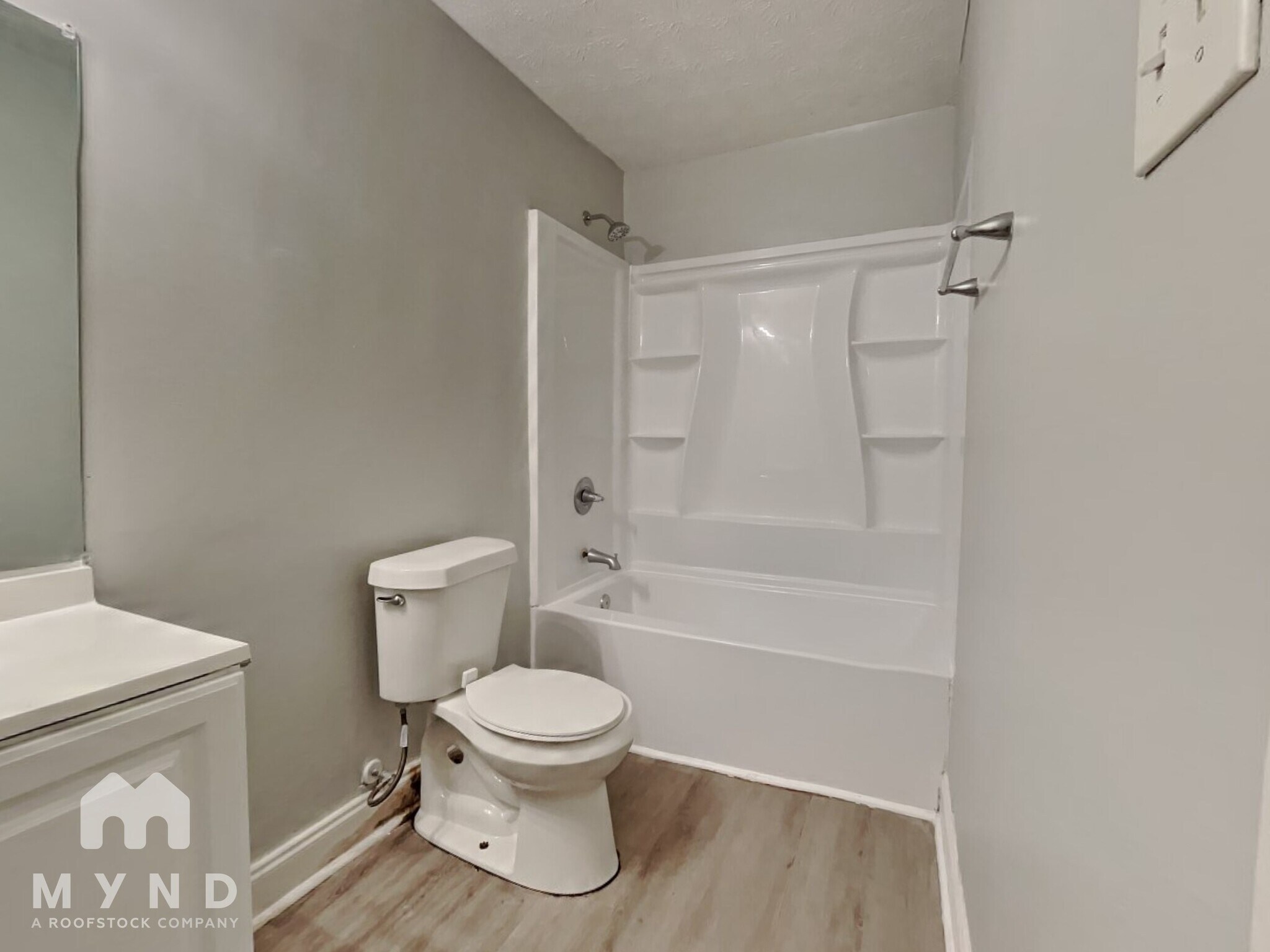 Building Photo - 3047 Brook Hollow Dr