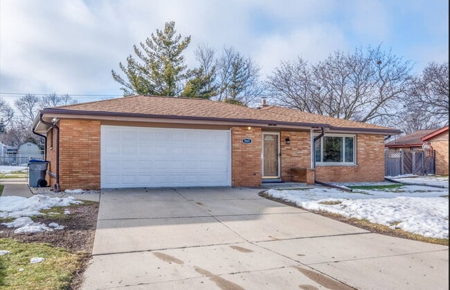 Building Photo - 5621 S 22nd St