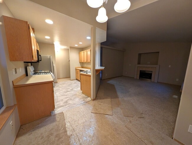 Building Photo - Illahee Home with a View and Two Primary Suites