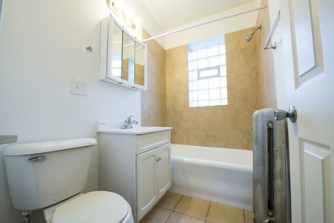 Bathroom - 6700 S Indiana Chicago, IL 60637