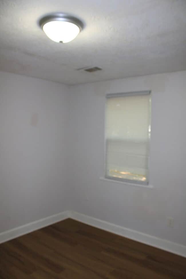 Building Photo - Midtown Rental 2 Bed 1 Bath
