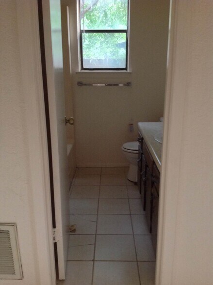 Bathroom - 1907 Castle Gate Cir