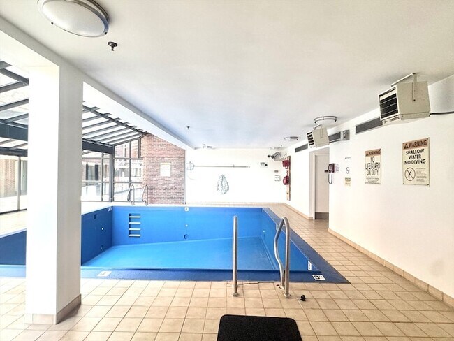 Building Photo - 147 Kelton St