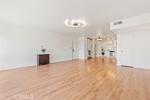 Building Photo - 5250 Zelzah Ave