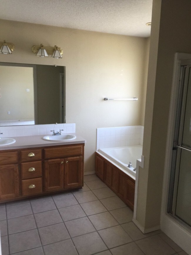 Building Photo - 305 Northridge Dr