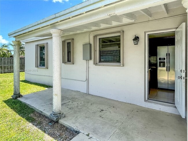 Building Photo - 5245 SW 98th Ct
