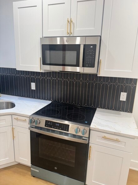 Stove for unit A - 1325 Kerbaugh St
