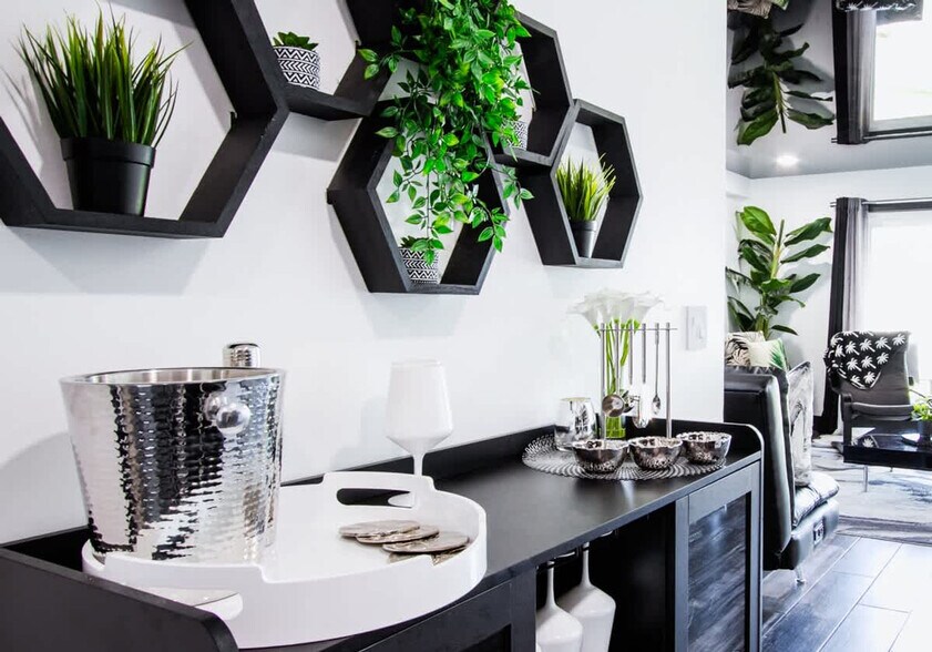 Building Photo - 8743 Thomas Dr