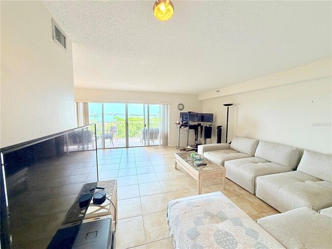 Building Photo - 7430 Sunshine Skyway Ln S